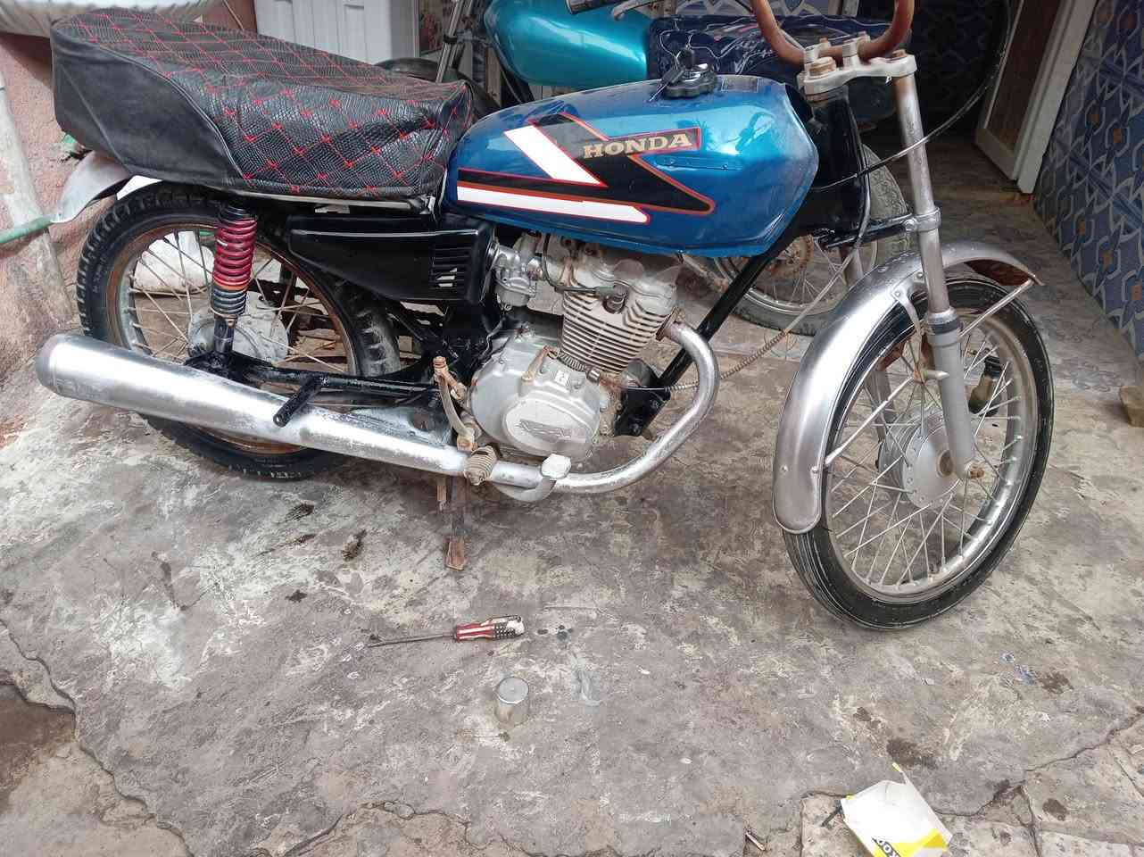 دراجه ايراني نامه السعر 180 العنوان بصره حيانيه ***********
