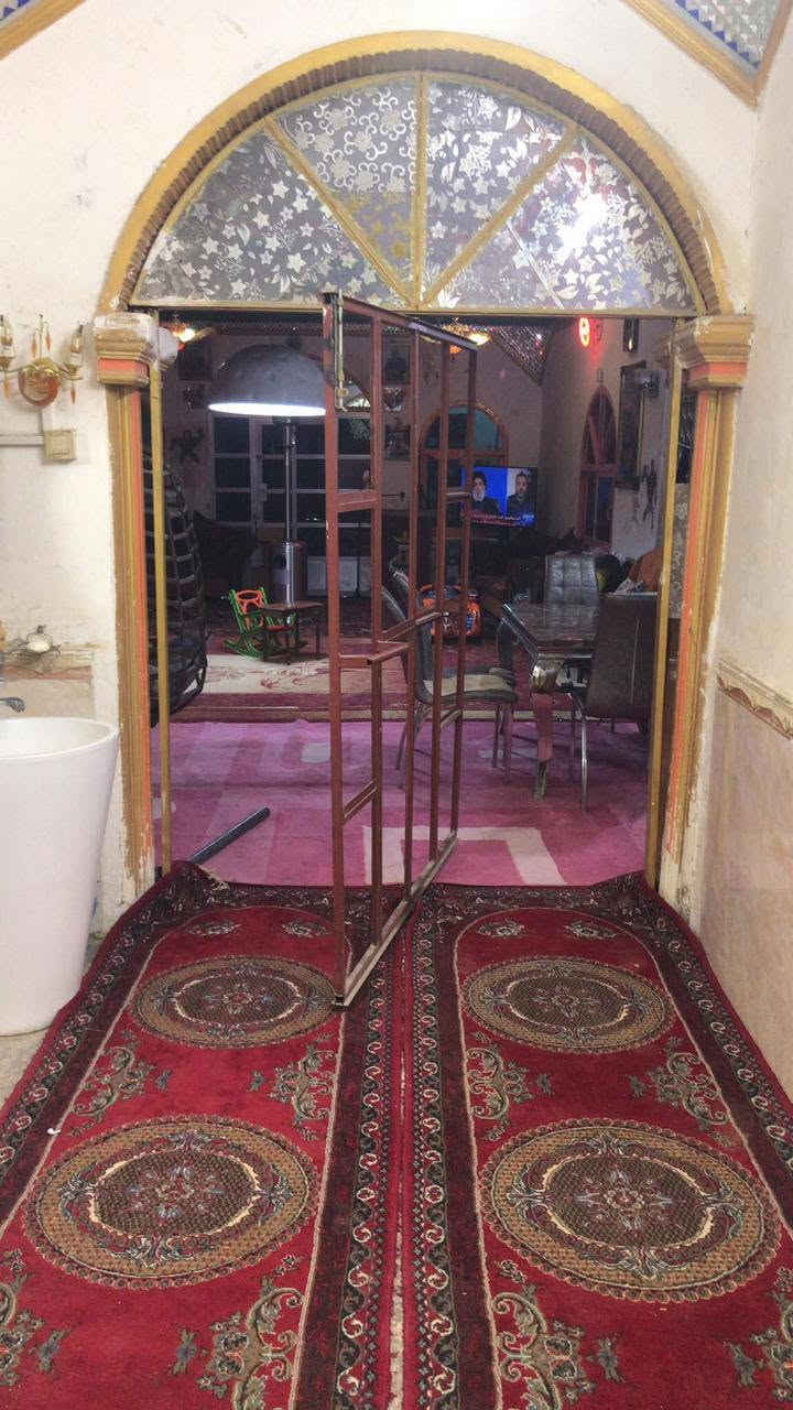 دار طابو صرف نضام ملكي 300 متر الموقع حيره قرب اولاد الكاظم الدار يتكون من ثلاث مشتملات واربع محلات ودرج خارجي مع وجود دنك في اعلى البنايه باستطاعه المشتري بناء طابق او طابقين او ثلاث طوابق يصلح مدرسه اهليه او عياده طبيه  السعر خاص للاستفسار ***********  مكتب قيصر الجنابي
