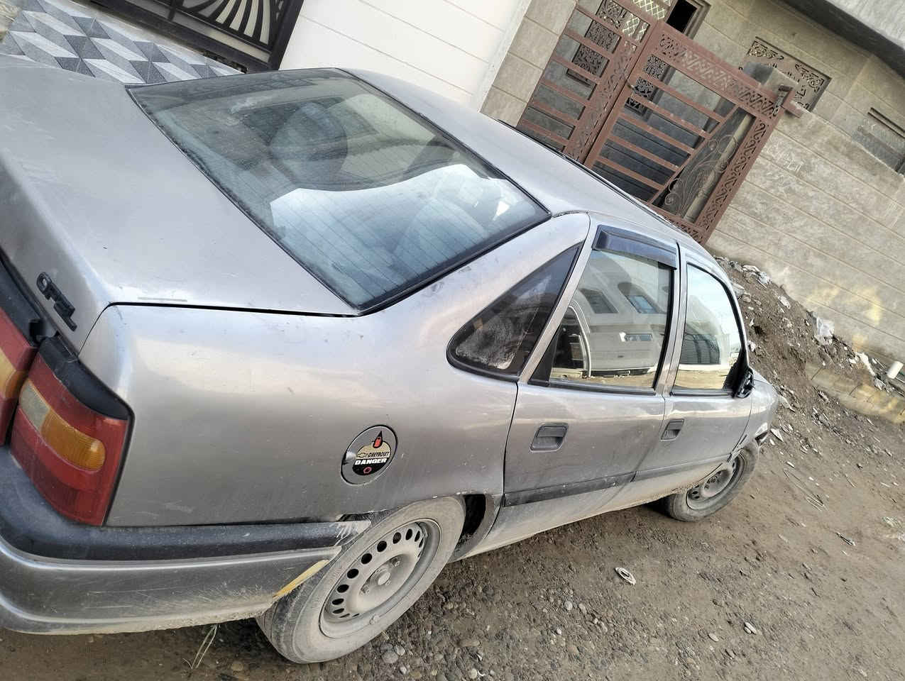 اوبل فكترا 16
موديل 93
محرك كايم 
كشر نضيف لابيها خياس ولا صبغ 
سنويا من سنة 20 ساقطه 
الرقم ألماني أر صلاح الدين 
عنوان السيارة تكريت الديوم 
السعر 26 وبيها مجال 
*********** صاحب السيارة
