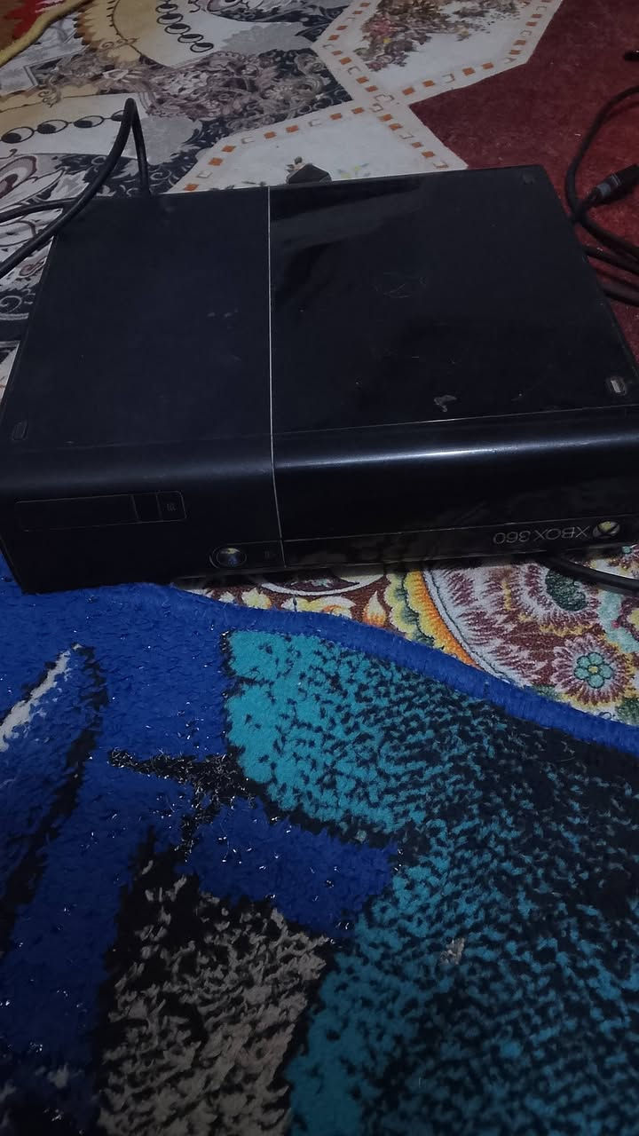 اكس بوكس 360 بلي نضيف ما داخل مصلح بي 150  لعبه ويا 3 جوستكات لاسلكي مابي شي وثنين اكو بيهن دكم مايشتغلن تصليحن بسيط 
سعر 100 وشراي بي خير ويدلل رقم ***********
