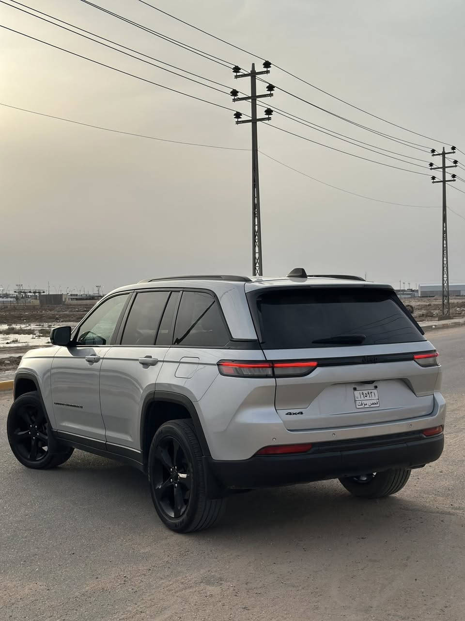 جيب كراند شيروكي التيتيود بلاك ادشن .
الموديل : 2024 . (وارد امريكي) .
293hp . V6. 3.6L : المحرك
العداد : 21 الف كيلو متر .
المواصفات :
* 5 راكب .
﻿﻿دفع رباعي 4x4 .
﻿﻿رادار امامي مع مانع تصادم .
﻿﻿تحذير الخروج عن المسار .
﻿﻿تحذير النقطة عمياء .
نظام تحذير عند التقاطعات.
* شاحن موبايل وايرلس.
* ويل قياس 20 انج .
* فتحة سقف .
* لوحة القيادة بقياس 12 أنج.
* كير شفتر بالستيرن .
* كاميرا خلفية.
*شاشة متوسطة 8.1 أنج
* المصابيح الأمامية زنون .
* كشافات الضباب زنون،
* دخول ذكي.
الصندوق الخلفي كهربائي .
﻿﻿فرش المقصورة الداخلية من الجلد والشاموا .
﻿﻿مقعد السائق كهربائي .
﻿﻿المقاعد الأمامية تدفئة .
﻿﻿حساسات خلفية .
﻿﻿دوسات جانبية .
﻿﻿مكيف خلفي .
﻿﻿تدفئة مقود القيادة .
﻿﻿مانع تصادم خلفي .
﻿﻿بلوتوث تلفون .
الضرر: تبديل بنيد فقط بدون ايرباغ وبدون شواصي
⭕️ مكاني البصرة
دخول جديد كتاب شهداء
***********
السعر: 280
