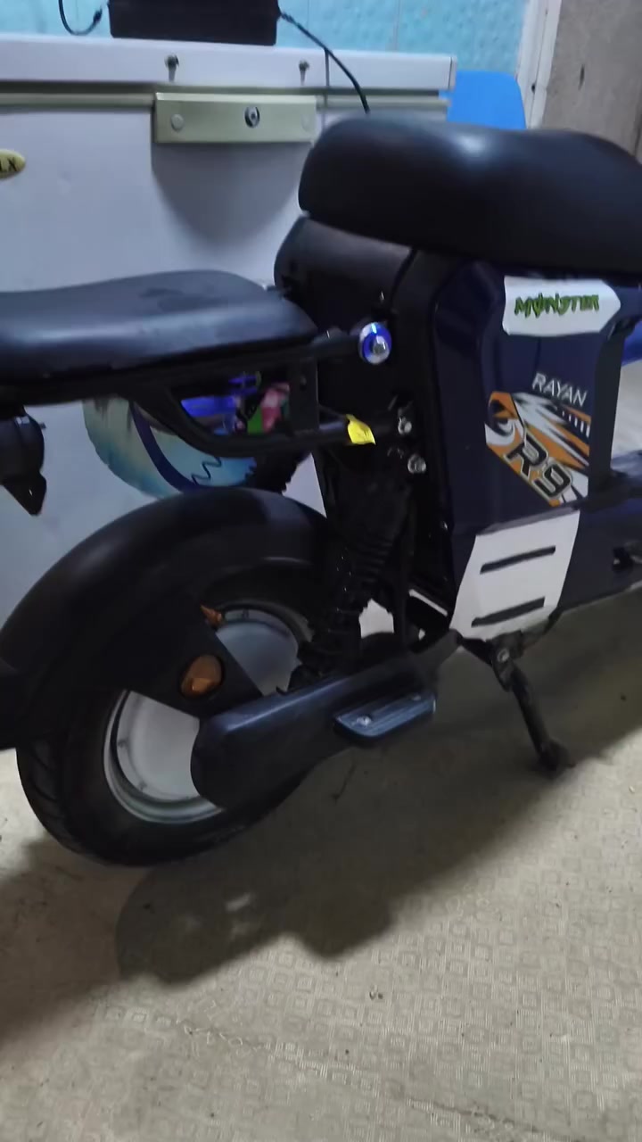 السلام عليكم دراجه شحن للبيع 2025
R9
دراجه شغاله وبطاريات جدد شرط الفحص 
ريدلها ترتيبات وهيا (الستيرن يلعب ريدله ضب يكلف ٥لاف +بريك وره ريدلها تنفيس هم يكلف ٥لاف ) فقط لا غير هذني والباقي على فحص 
سعرها 330وبيها مجال جوه ل٣٠٠لا تعلق 
رقم الهاتف ***********بي وتساب تفصل خاص وبيك خير وتدلل.
