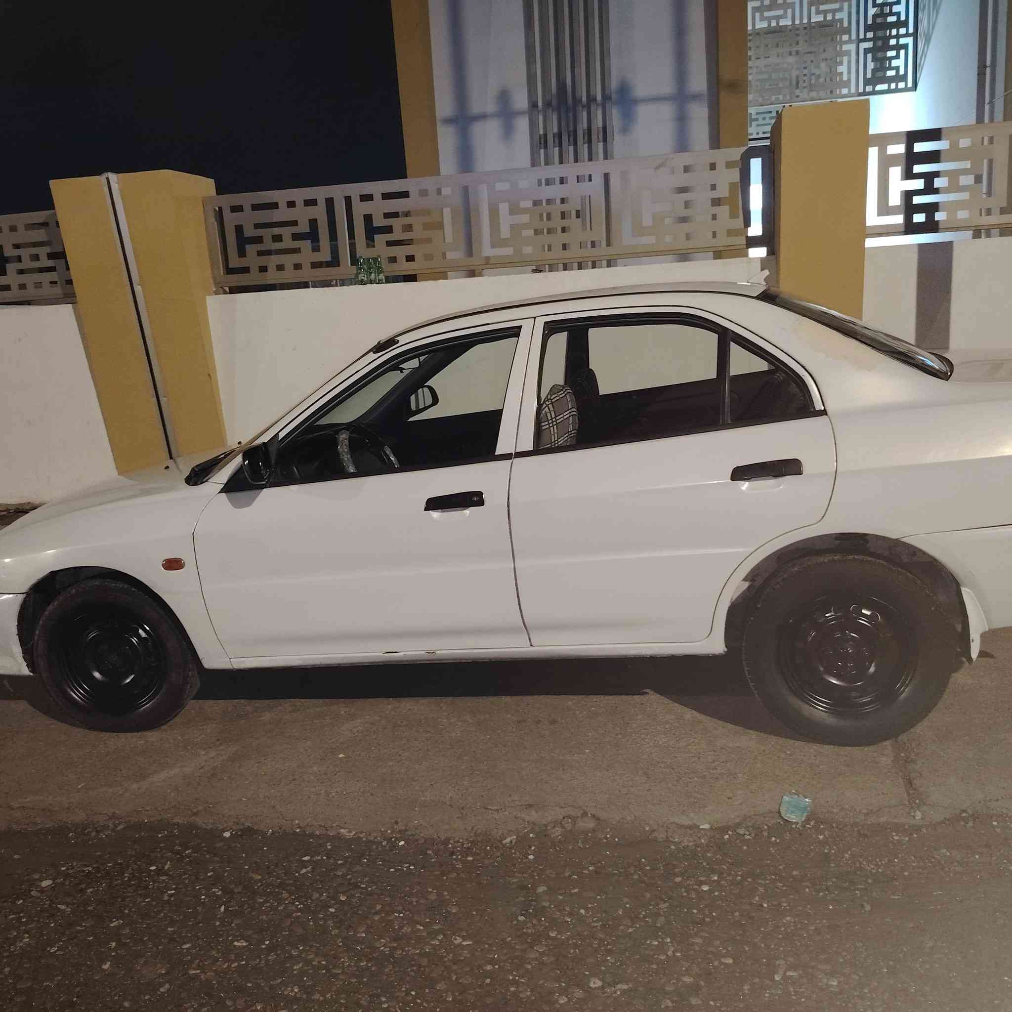 لانسر مديل ٩٩ للبيع 47 ورقه وبيه مجال ***********
