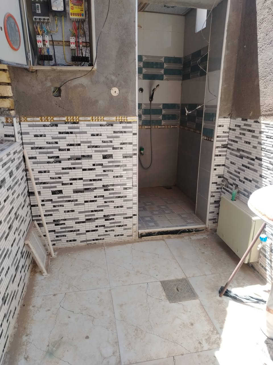 دار للبيع زراعي شموع ركن مساحه 140 متر طابوك كونكريت بناء حديث يحتوي علئ
غرفتين صاله استقبال مطبخ صحيات داخلي خارجي كافت الخدمات ماء كهرباء مجاري شاع 10 متر البيت سكن كبل فارغ خامس بيت عن الطابو  السعر 72 اوبيه مجال بسيط إستفسار *********** اكرم الاسدي للعقار
