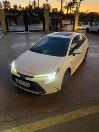 كورولا 2023 خليجي هايبرد شكل الامريكي  ماشيه 45 الف كيلو متر  رقم بغدا...