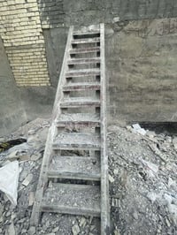 درج حديد ثقيل الطول ٤ متر   عرض البايه ٧٠ سم  الشراي يكتب بالتعليقات  ...