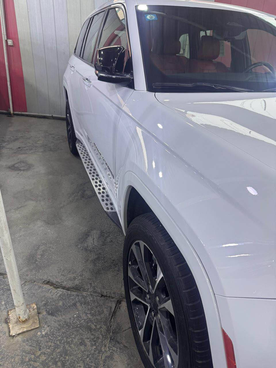 السلام عليكم .... اخوان عندي جيب اوفر لاند.2023  لون ابيض خليجيه وكالة هارلم رقم بغداد بأسمي وتحويل مباشر .... اخوان السياره مكفوله من كلشي وبحالة الوكالة وماشيه 7500 الف فقط طبعا السياره فول مواصفات  وسعرها 47500$ واي استفسار هذا رقمي ***********
مكان السياره البلديات 
مواصفاته 
محرك 6 سلندر 3600
بانوراما 
خمس كامرات 
ناظور ليلي 
مساج
كشنات جلد لون احمر 
جكات 
فور ويل 
باب خلفي كهرباء 
سستم صوت 
رادار امامي 
رادارات جانبيه
معروفة مواصفات اوفر لاند Colombo, Sri Lanka
