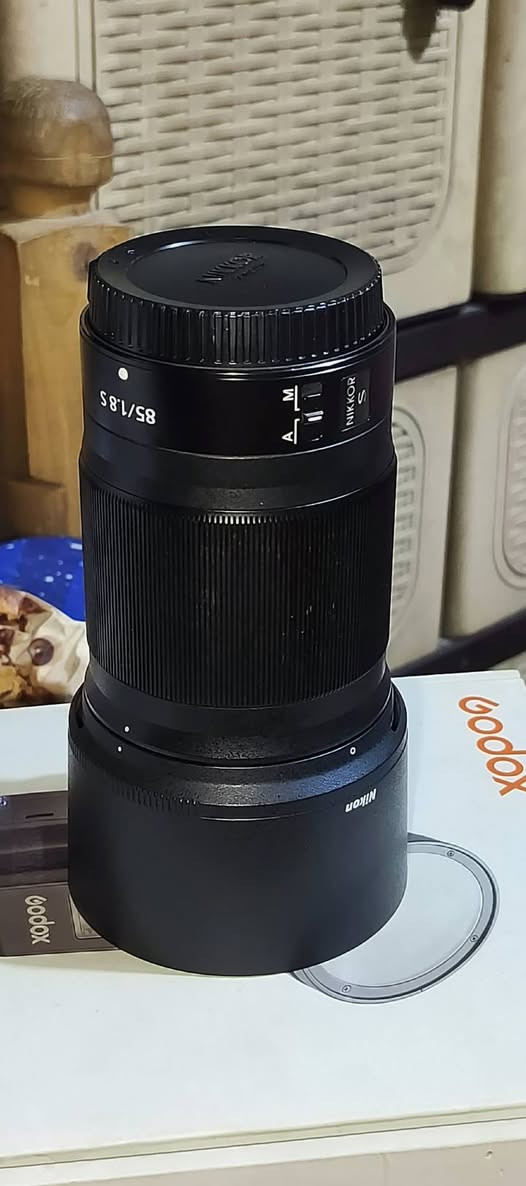 📸 للبيع عدة تصوير احترافية – بحالة ممتازة
✅ كاميرا Nikon Z7 II (Full Frame) بدقة 45.7MP مع تصوير 4K وتثبيت داخلي خماسي المحاور.
✅ عدسة NIKKOR Z 85mm f/1.8 S – حدة عالية وعزل احترافي، مثالية للبورتريه.
✅ فلاش Godox V1 Pro – رأس دائري بإضاءة ناعمة مع بطارية ليثيوم قابلة للشحن.
✅ بطاقة ذاكرة Delkin Devices CFexpress Type B 128GB بسرعة عالية مناسبة للتصوير الاحترافي والفيديو.

📦 المرفقات:

- علبة الكاميرا الأصلية.
- وصل الشراء.
- المعدات بحالة ممتازة وجاهزة للفحص.

📩 للاستفسار والسعر يرجى التواصل على الخاص.


**إذا كنت صاحب هذا الإعلان وتريد حذفه لأي سبب، رجاءا أرسل رسالة إلى الدعم الفني**