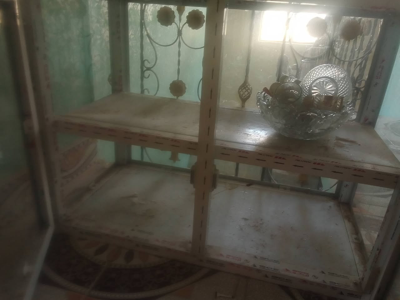 السلام وعليكم عندي غراض مطعم للبيع كل الغراض ماكو قطعه وحده )1خلاطات عدد 3 الكبير سعره 30الف الثاني سعره 15الف وثالث سعره 10 الف جام خانه ام البيبان سعرها 50الف كلاصات سفري مال عصير طبيعي عدد 13درزن سعر الدرزن الواحد 2الفين كصب عصير طبيعي عدد 8درزن سعر الدرزن الوحد 1500الف ونص قطاعه بتيته الحلزونيه سعرها 15الف فلينه حجم الوصط سعرها 5الف طشت مال تكلاه فلافل سعره 5الف شبجه مال تصفيه الفلافل حجمه 26سعرها 5الف باكيت جفوف لون اسود سعره 3الف ورق مال لفات بركر عدد 2دزن سعره 5الف قالب نحاس مال فلافل سعره 3الف شفره مال بركر سعره 3الف ثقاله ضغط بركر سعره 4الف قطاعه بيتزا ب4الاف خشبه تقطيع او تقديم البيتزا سعرها 5الاف كماشه مال صواني بيتزا سعرها 5الف قالب وضاغط عجن البركر سعره 2الفين معجنات عدد 2 سعره 2الفين فانكيات سلستيل عدد 2سعر الوحد 9الاف مصفي سلستيل عدد واحد سعره 7الف قلايه كهربايه سعرها 15الف بطاله مال صلصات عدد 11بطل سعره الوحد 500 دينار بطاله مال حامض لبلبي سعر الوحد 250دينار فلينه مغلونه بلاستك لون احمر سعرها 15الف 
وبيهن مجال الشراي غراض بيهن مستخدمات وكوو بيهن جديدات نضيفات يشهد الله  هاي الغراض تصفيه عزلت فا حاي ابيع بيهن  للاتصال ع رقم التالي *********** تصال واتساب
