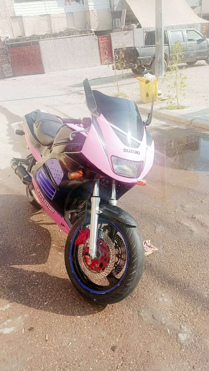 دراجه للبيع قرش في بغداد مدينه الصدر دراجه حلوه وجاهزه عاوزه بس بلكات وباتري دراجه متروكه لين ما محتاجه أو مراوس حسب رغبه رقم ***********
