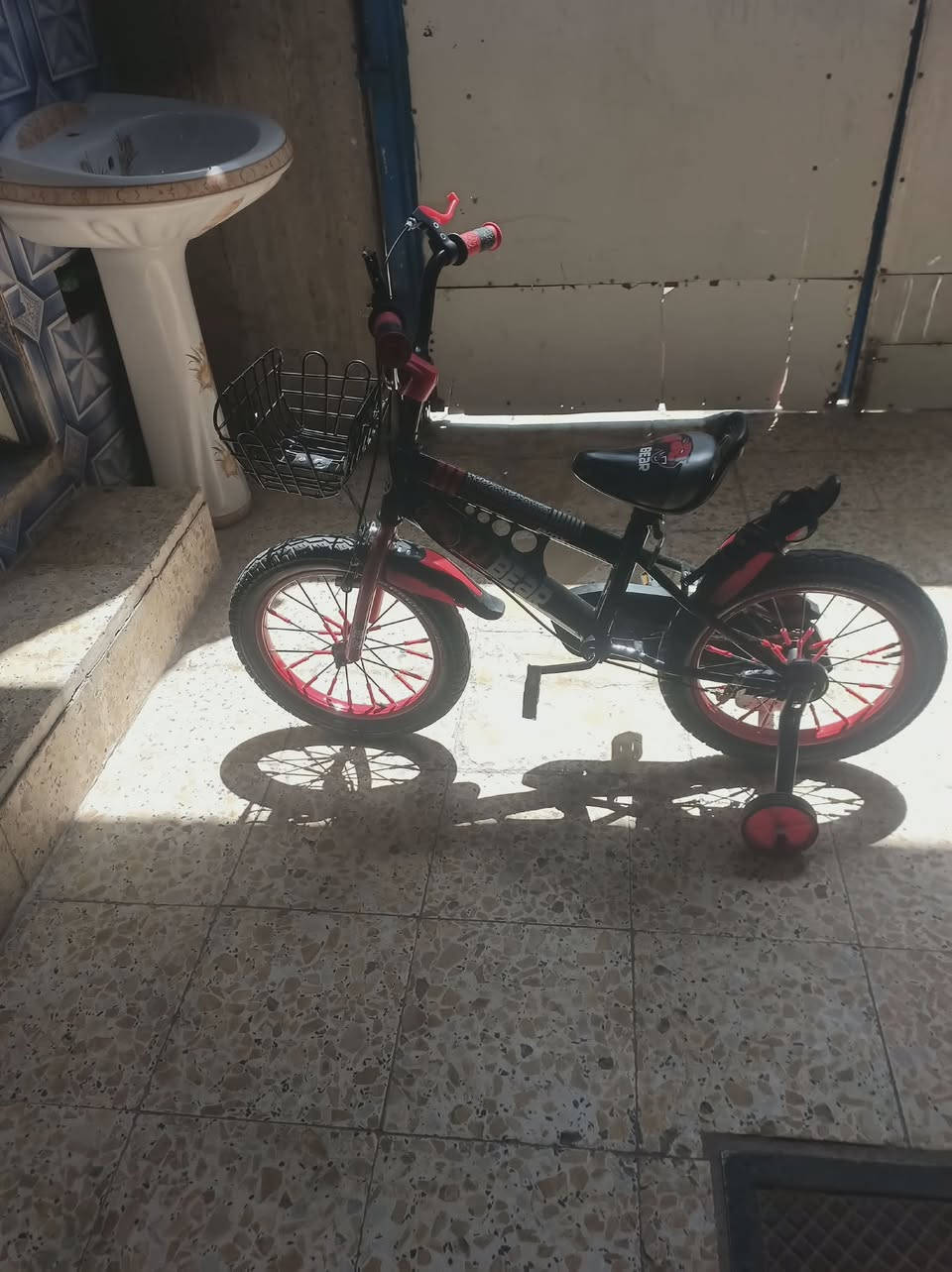 بايسكلات لبيع اسود حجم 26 ب 90بي مجال الطيبين احمر 26 ب75 والصغير ب55بي مجال الرقم /*********** العنوان / البصرة دور الشرطه شارع القائد مقابل التانكي مال موس الكاضم
