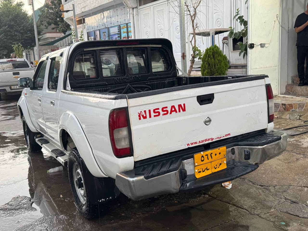 نيسان دةبل ئةكسل 
موديل ٢٠٠٧
دوو نيو دركاي بوياخة
جوارتايةي تازةى لة ژيرداية 
گير و مةكينةى بةشةرت
سةيارةكة جوانة و مالى دوستة
سةنةوى بةسةر نةجوة
نرخ ١٢٧ وةرةقة 
سيدصادق

***********
*********** السليمانية, العراق
