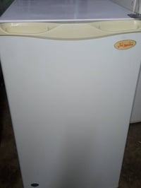 ثلاجة صغيرة • ٦ قدم • النجف شارع المدينة