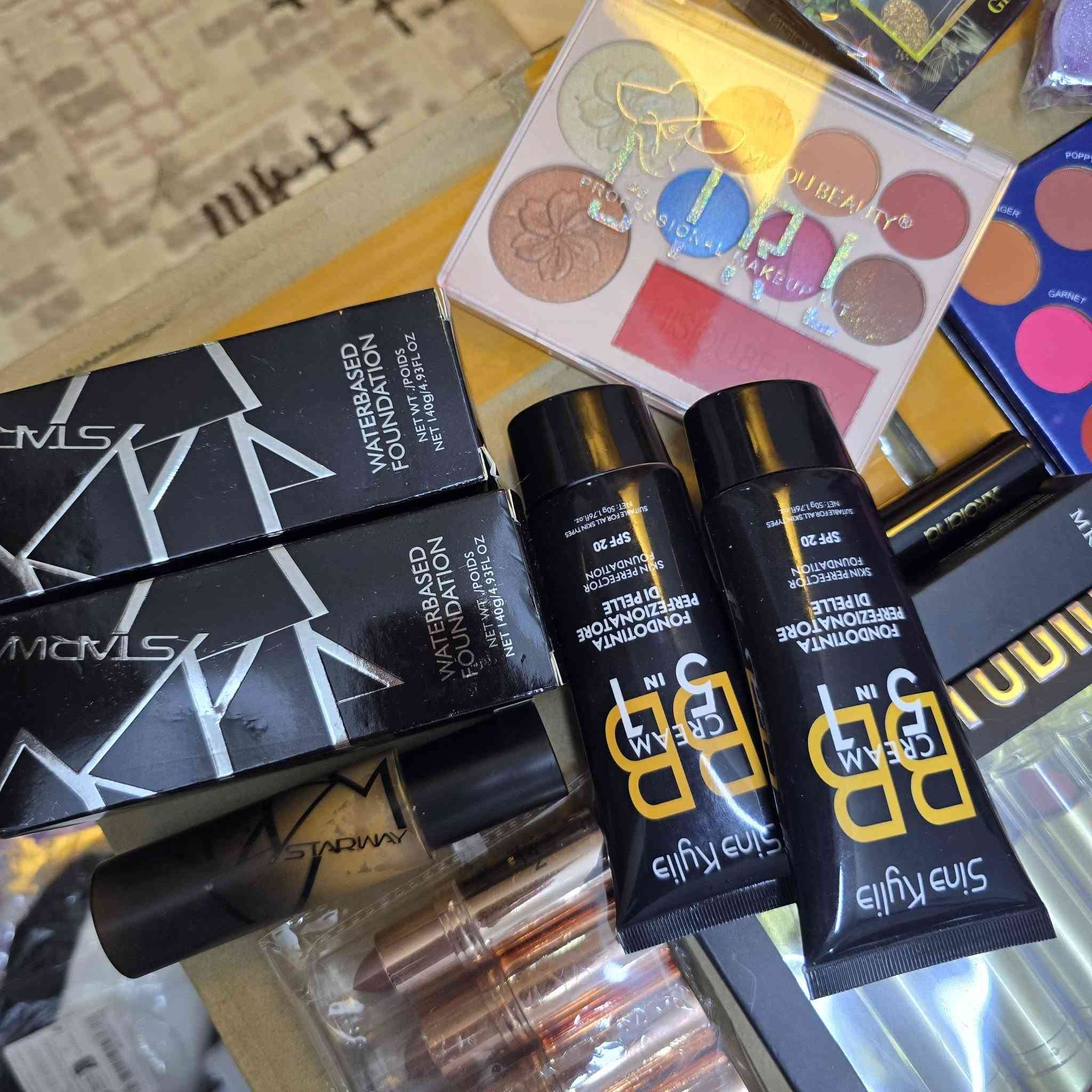 مكياج واصلني جديد
بس ابيعها شلعه تصفيه
لان حولت الشغل 
 العدد اكثر من ١٢٠ قطعه
الي يفيده يدخلي خاص ومنختلف عالسعر


**إذا كنت صاحب هذا الإعلان وتريد حذفه لأي سبب، رجاءا أرسل رسالة إلى الدعم الفني**