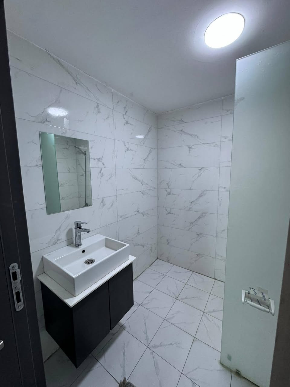 *تفاصيل الشقة*
شقه للإيجار مجمع لايف تاورز 
- الموقع: مجمع لایف تاوەرز
- التوزيع: ثلاث غرف وصالة
- المساحة: 189 متر مربع
- الطابق: 10
- الواجهة: خارجية
- السعر: 800 دولار للإيجار

*معلومات التواصل*
- رقم الهاتف: ***********
- طريقة التواصل: آسيا - واتساب
