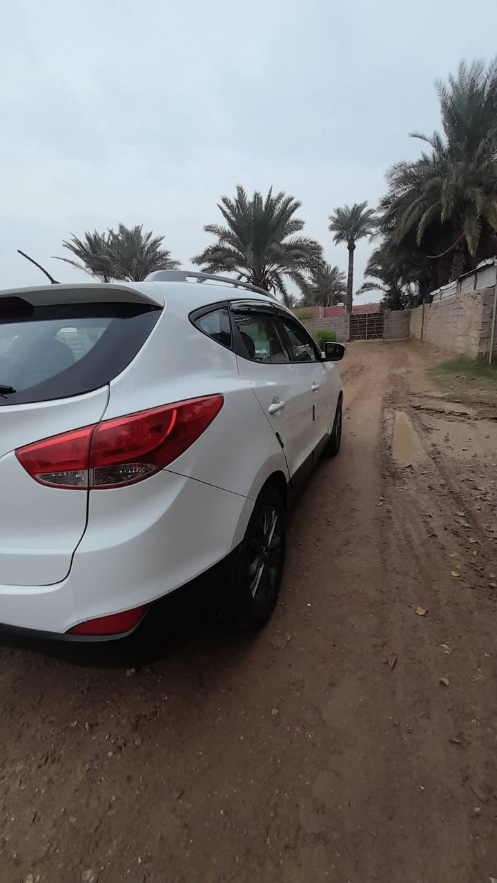 سلام عليكم
توسان 2014 شكل 15
كفاله عامه 
 ماشيه 116 حقيقي السياره نضيفه كلش مال جناي 
 مواصفاته
تنته 
قطعتين تبريد 
اشاير بلمري 
شاشه كبيره 
كامرات ثنين 
السعر 164 وبيه مجال حك الجيه
الاستفسار ***********
