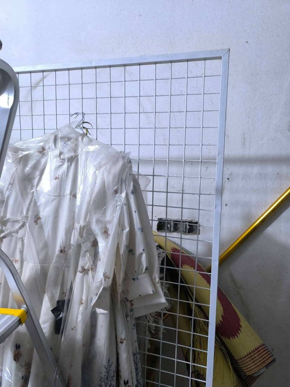 #لـلـــــبيع
ستاند ملابس تعليك عدد 100 قطعه 
هوك تعليك مساطر عدد 18 قطعه 
شمعه تعليك ملابس دائري كامله ارتفاع 3 متر 
للإستفسار أكثر إتصل ***********
العنوان /حي الإمام الصادق ع #مــيـســان_الــعــمــاره
