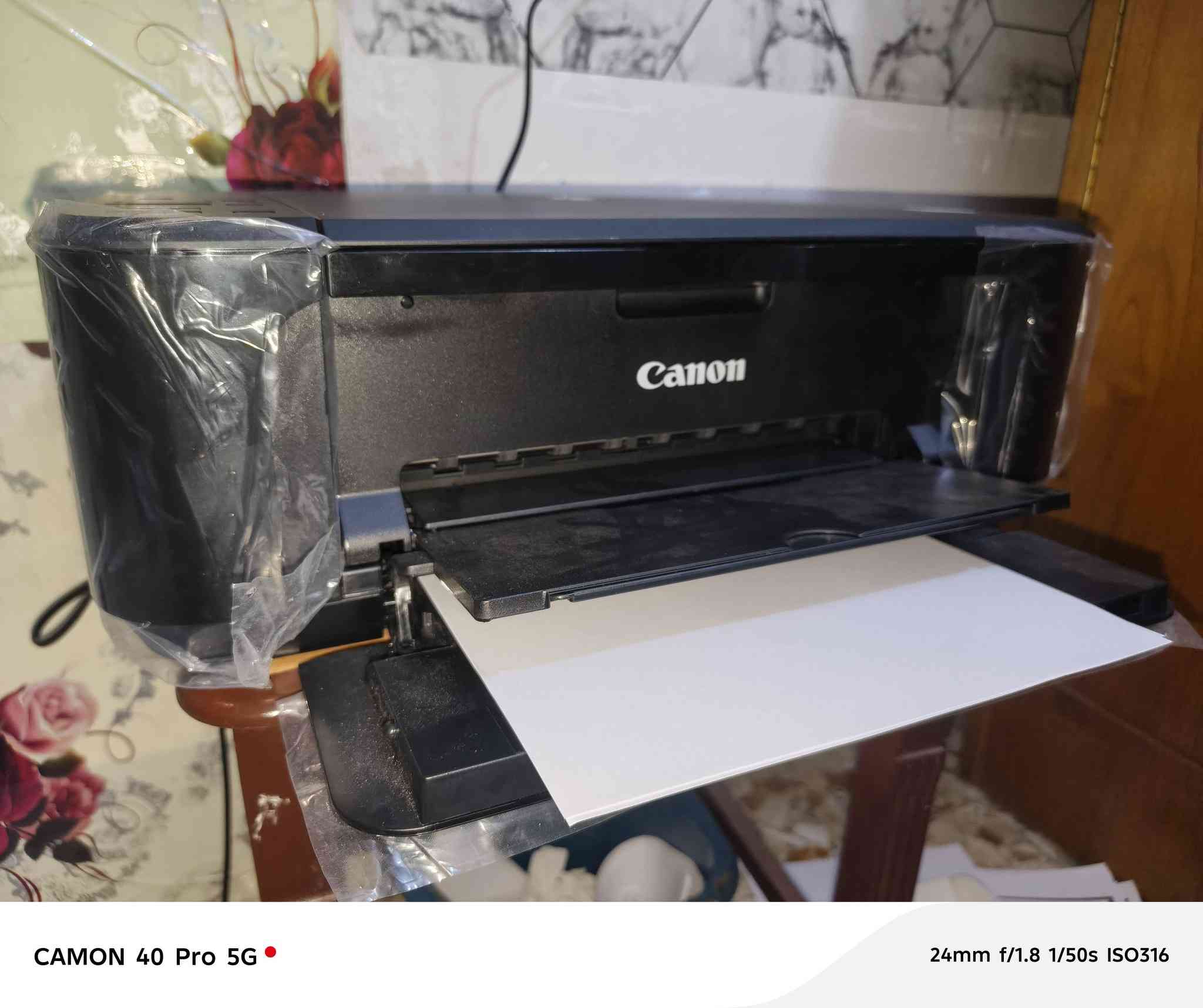 السلام عليكم طابعه كانون استعمال منزلي  قليل صار 10ايام من اتشتريتها استنساخ واضح شوفت عينك يوجد توصيد داخل الحله فقط السعر 90 الف ***********
