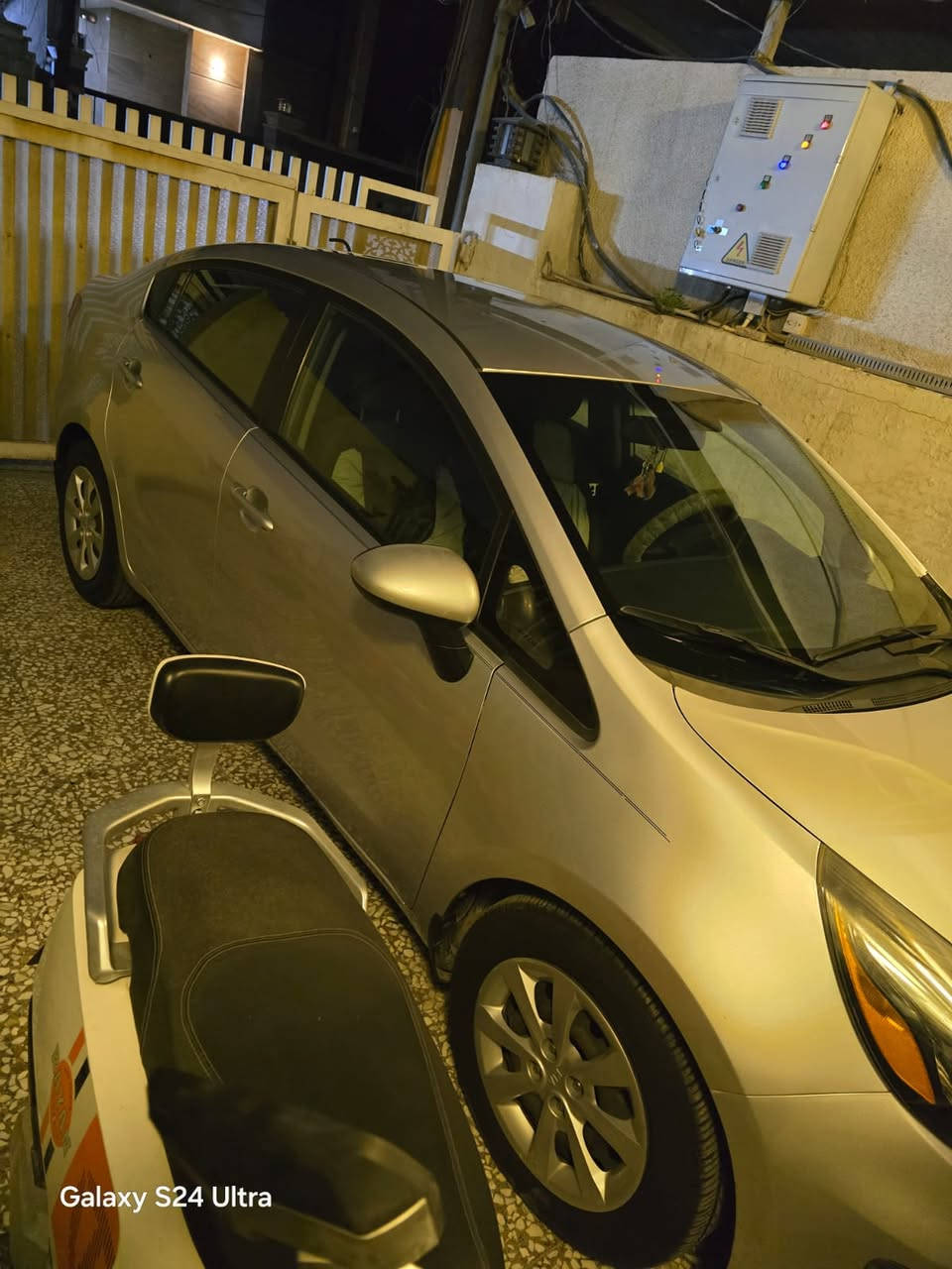 سلام عليكم من رخصة الادمن -كيا ريو 2017 وارد امركي للبيع بدون مراوس ===سعر 120 بيه مجال== عنوان بغداد الكرادة-  رقم بغداد تحويل مباشر-بدون حادث كلين بس حرق بلكشن واضح بلتقرير--محرك 1600 GDi لاصرف ولا تبخير -تبريد تخم تاير كهربائيات سيارة جاهزة-مواصفات عادية-ماشية 17000 --بيه رصعه زغيره باي الصدر بس--اخوان مكلف بلنشر الشراي يتصل وبلخدمة   ***********==سعر 120  بيه مجال
