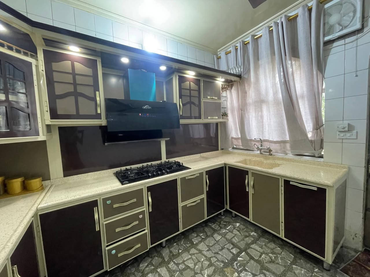 السلام عليكم
كاونتر ألمنيوم للبيع 
المرمر درجة أولى 
طول الكاونتر 5.80cm مُقسم ل 3 قطع
قياس السنگ 180*60 cm
قياس الطباخ 90*52 cm
ساحبة لمس 
أنارة متغيرة الألوان بالسقف 
للتواصل خاص


**إذا كنت صاحب هذا الإعلان وتريد حذفه لأي سبب، رجاءا أرسل رسالة إلى الدعم الفني**