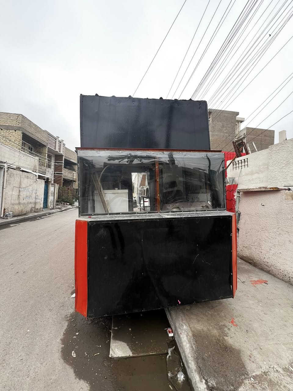 للبيع مطعم متنقل مع كافة محتوياتة الجديدة ولغير مستعملة مكاني بغداد الدورة للاستفسار على هذا رقم *********** السعر ٤٥ ورقة
