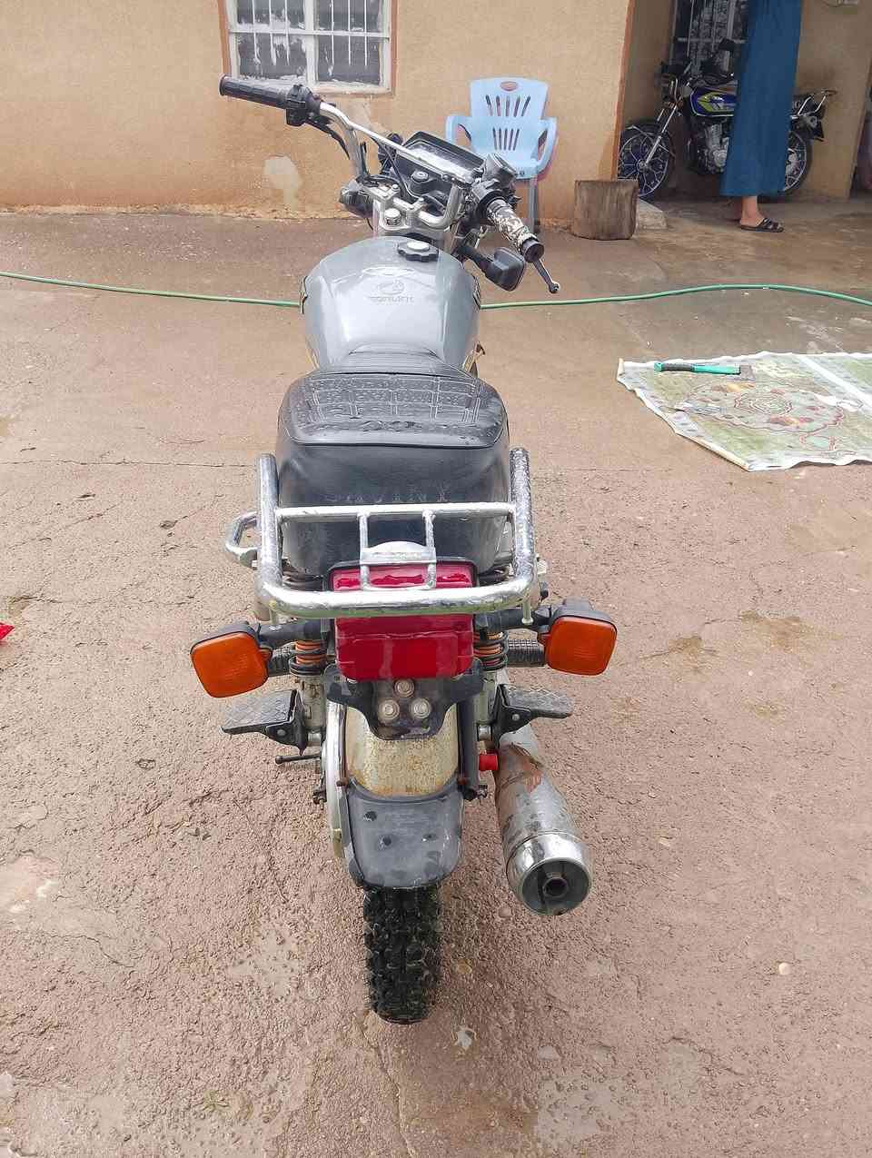 ماطور سيفان موديل 23 وضع شركه شرط مامطخوخ صبانه وبي منفيس اللبيع ويرهم مراوس حسب القناعه السعر 600وبي مجال قليل ***********
