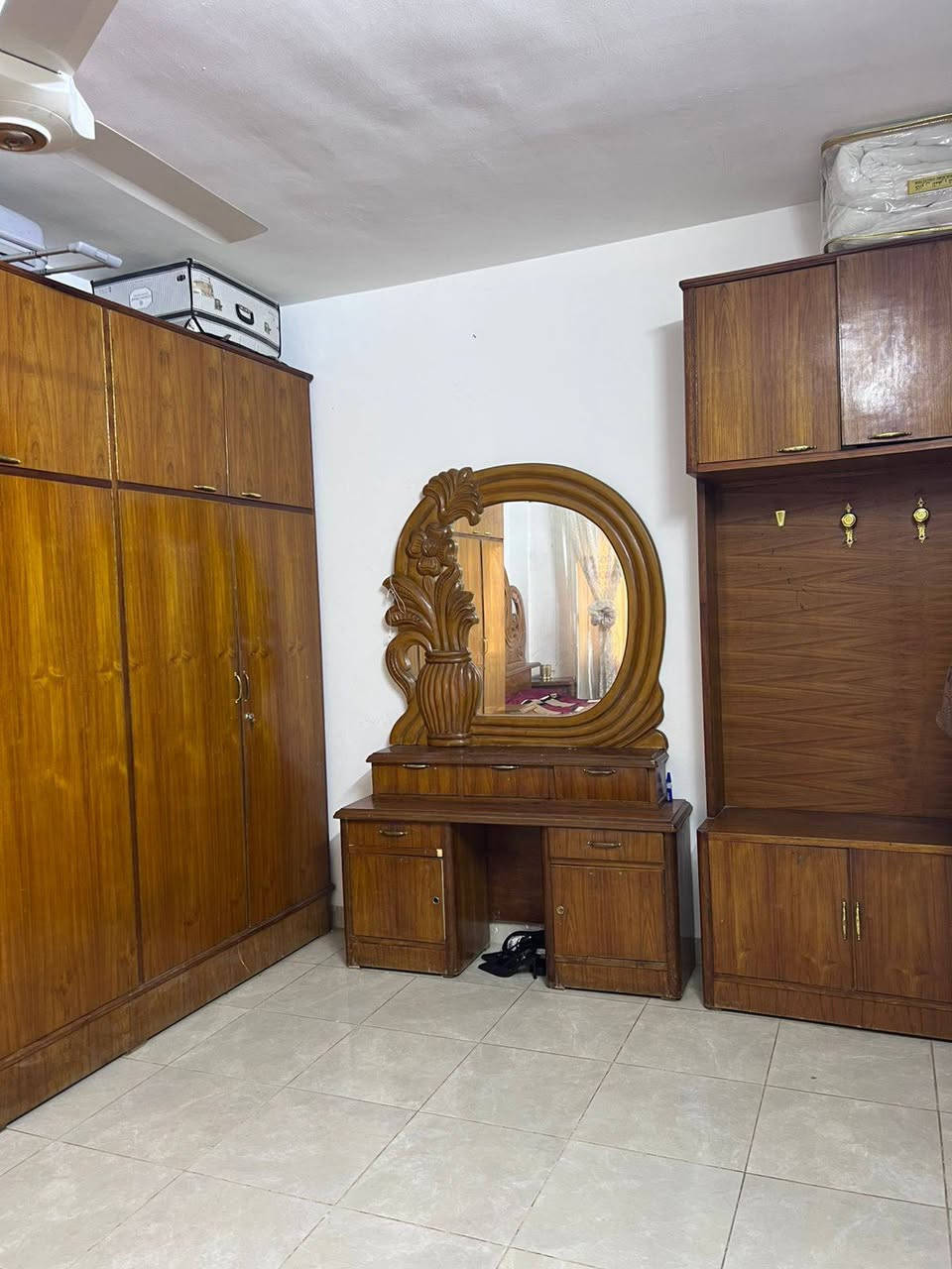 السلام عليكم غرفت نوم صاج خشب عراقي وزن ثقيل و صب للبيع السعر 850 الغرفه مثل ماا تشوف عينك حيل نضيفه التواصل واتساب او انتصال مكاني موصل شقق الحدباء ***********
