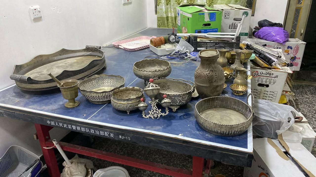 السلام عليكم نحاسيات طلاء فضه مع نحاسيات قديمات مع هاون حجم 15 كلهم شلع 350 مكاني بغداد السراي يتصل ***********
