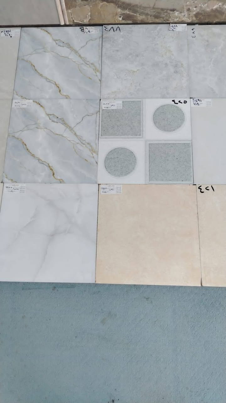 #بضاعه_جديده_وبسعر_الجمله
يتوفر لدينا أرضيات حمامات قياس 40×40
 سُمك : 12,5ملم و 14ملم و 20 ملم خشن
المنشأ : إيراني درجه اولى
شركة : كيميا, روس بوليس , ألماظ
سعر المتر للحامضي ١٠ الاف
سعر المتر الغير الحامضي ١٣ الف
#يوجد توصيل لجميع محافظات العراق
#للحجز والاستفسار التواصل 
واتساب  0783 624 9927
