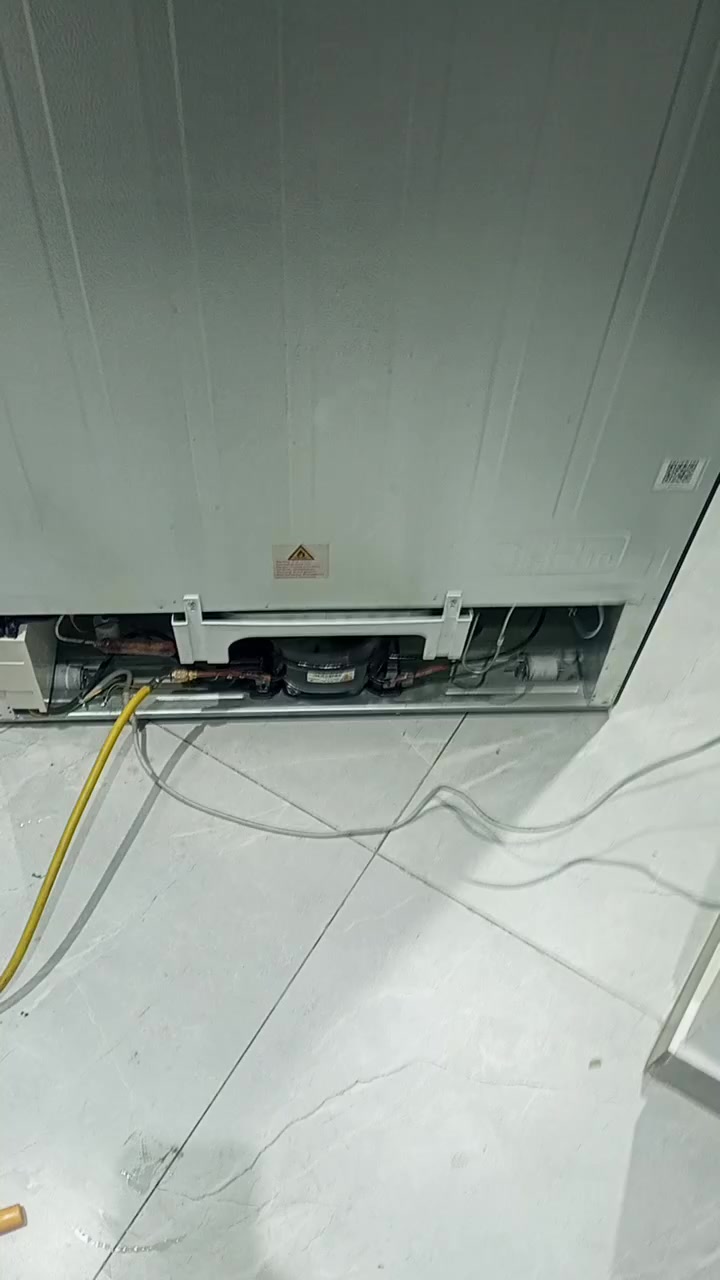 الورشه الهندسيه باداره مهندس علي صيانه ثلاجات ومجمدات والعارضات البخاخ وايس ميكر صيانه موقعيه 
***********
***********
