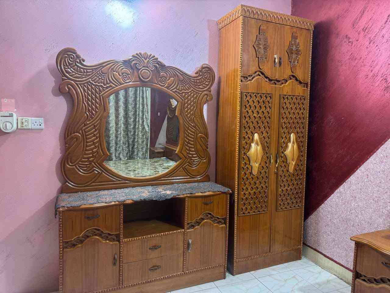 غرفة أخشاب جديده غير مستعملة للتواصل على الرقم ***********
