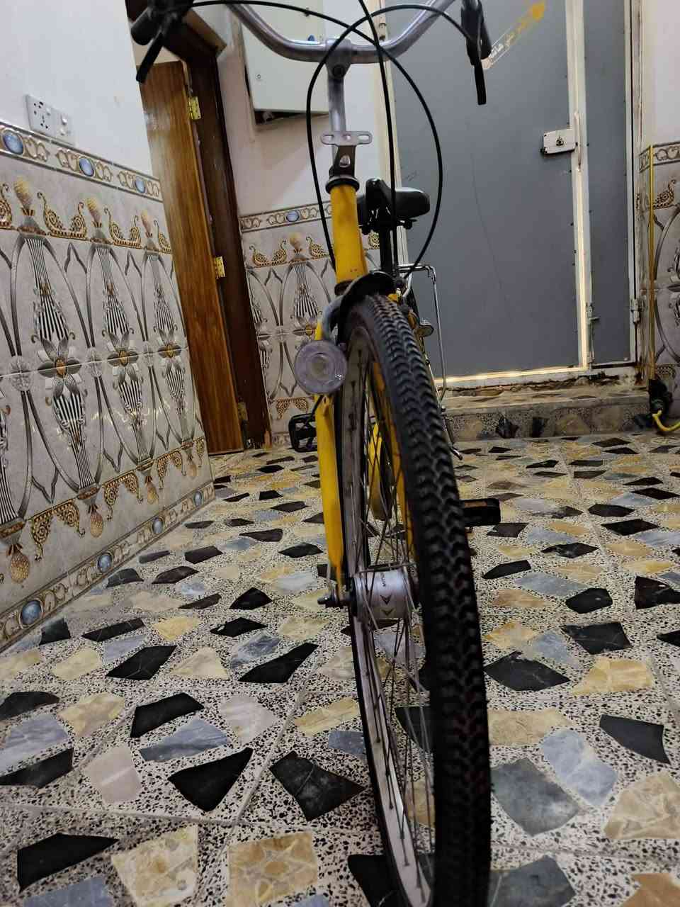 السلام عليكم
بايسيكل للبيع حجم 24 
نظافه 
6 مكاين
بريكات شغالة 
السعر 125 وبي مجال 
الرقم ***********
