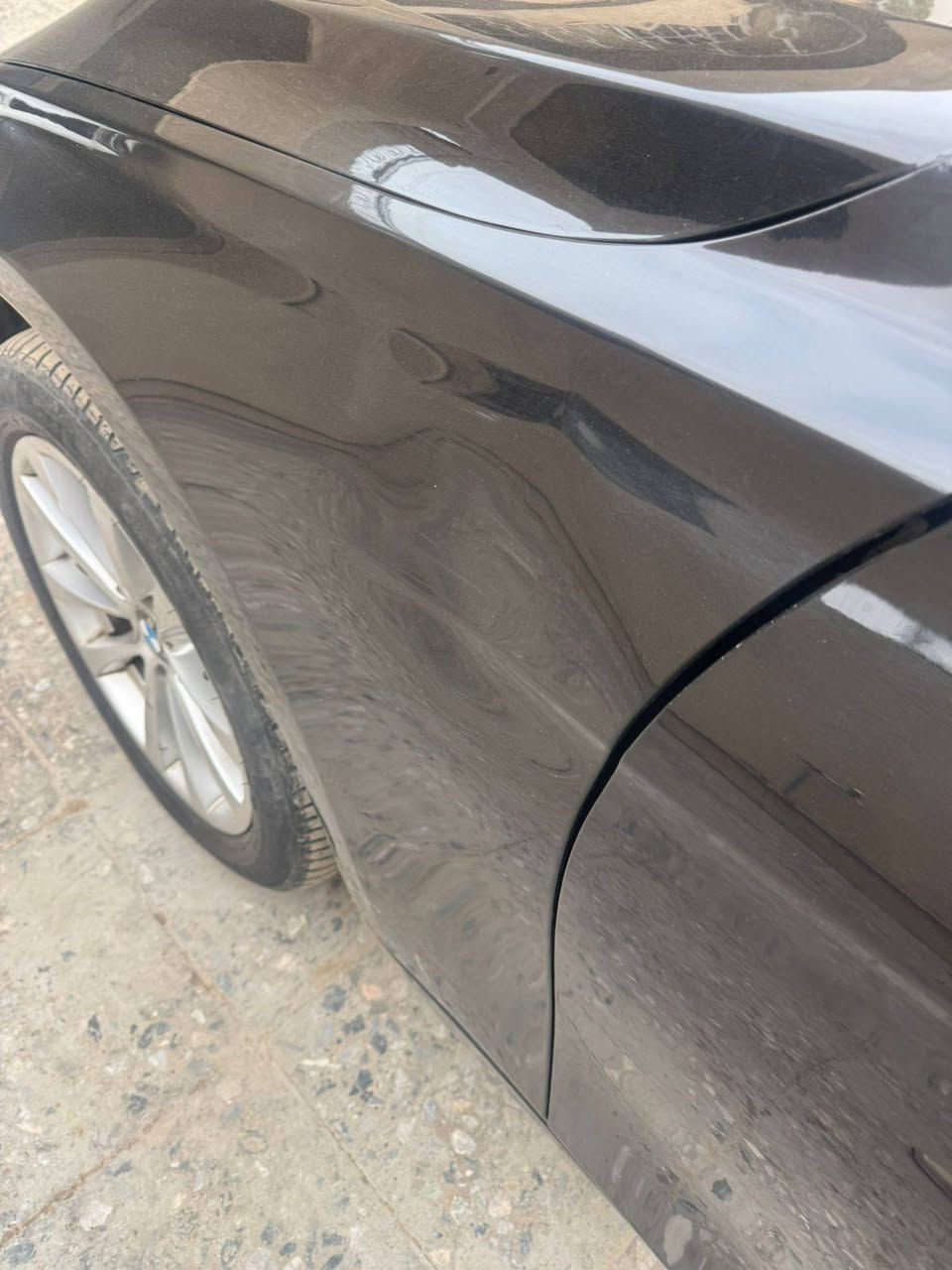 BMW 320i موديل 2018 للبيع او مراوس حسب القناعة السعر 17 الف صور الحادث موجود رقم الشاصي مبدل بنيد تبديل وصبغ دعامية امامي مبدل اصلي نفس اللون بيها طخة بالباب الخلفي  و طعجة بالجاملغ الامامي واضحة بالصور  للاتصال ***********
