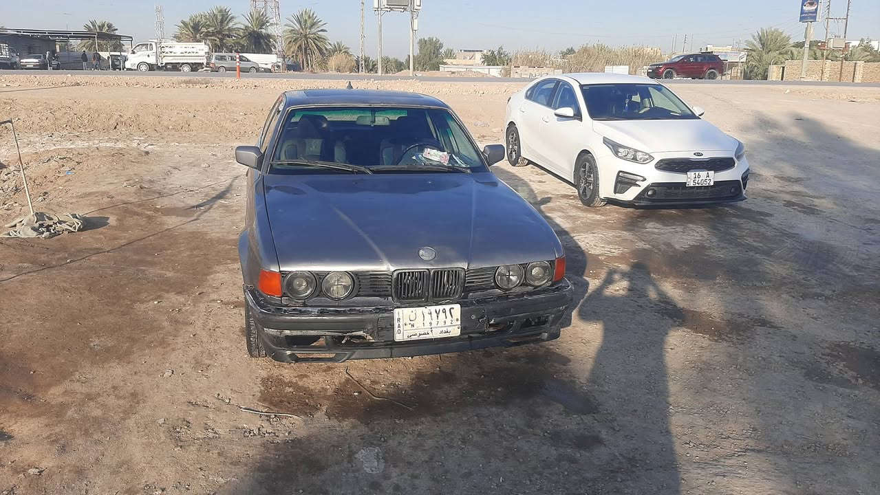 بي ام بغداد موديل ٩١ المكان الديوانية
مكينة بيها خبطة 
و الكير البك يأخر 
حدادية اسفنجة نظافة ٩٠%
تبريد ثلج و منظومة التبريد كلها بالباكيت 
السعر ٤٢ و بيها مجال 
المكان الديوانية 
الرقم ***********
