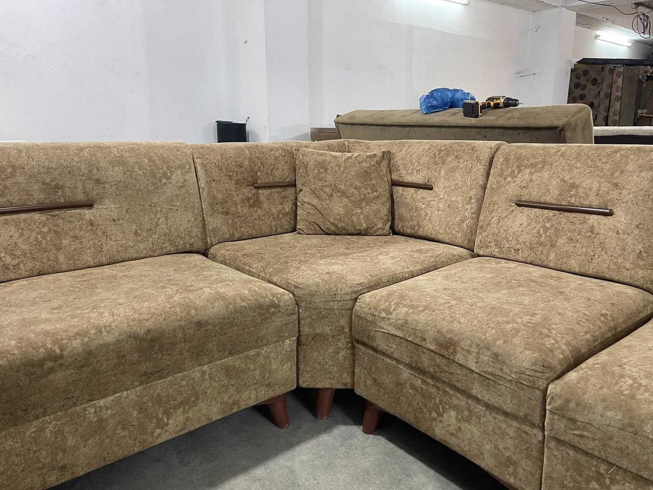 سەرەتا بەناوی خوای گەورەو میهرەبان 
ئەم قەنەفە L بۆ فرۆشتن 10نەفەرە 
بێعەیبە تابڵێی توندوتۆڵە  
دیزاینی تورکیە هەر بە پاکی ماوە 
ژ.م***********
