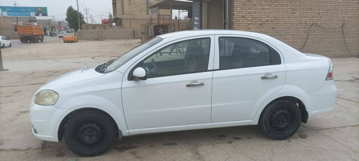 افيو 2011
مكاني حله 
بيها حاملغ جهه الصدر مبدل 
الباقي كفالة 
***********
