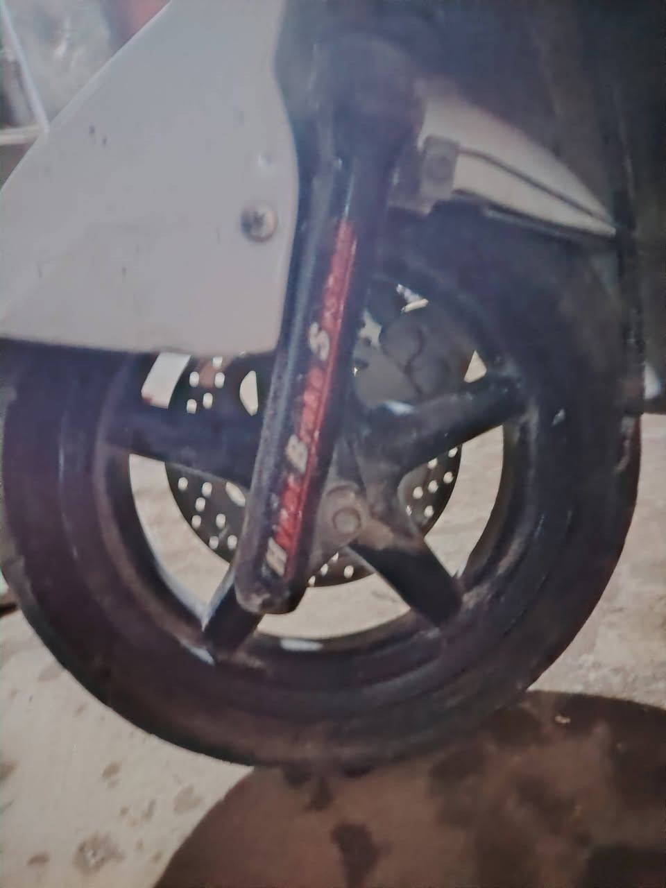 سلام عليكم دراجه سكنس فحل ولفات جدد دراجه شغاله بس بيه نقوصات خارجيه  بس محرك شغال بس بيه نقوصات خارجيه سعره 350 وبيه مجال ولكفرات موجودات ومابي لا خيط تبخير ولا  تنقيص *********** مكاني بغداد الدوره
