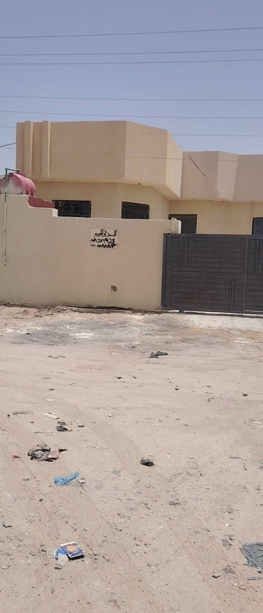 بيت زراعي للبيع بحي الندلس الزبير مساحه 250 متر متوفر خدمات ماء كرهباء للتواصل ***********
