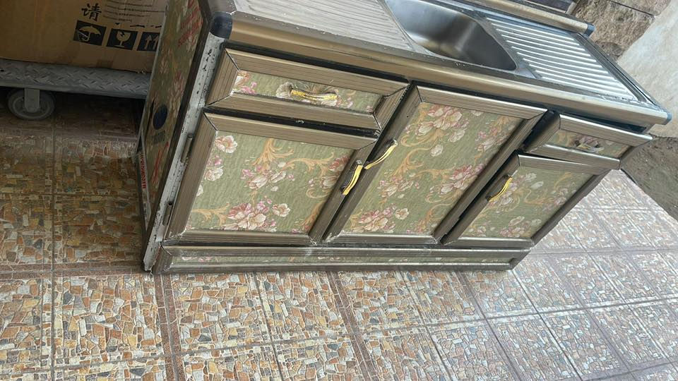 كاونتر سنك ب١٠٠ الف 
وغساله سامسونك ب١٥٠ الف 
مكان بغداد 
للتواصل ***********
