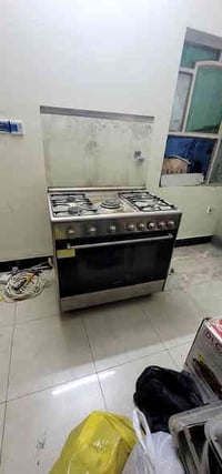 طباخ ايطالي بحالة نظيفة  كونفيرة حجم وسط نظيفة وشغالة  سستم سماعات شغا...