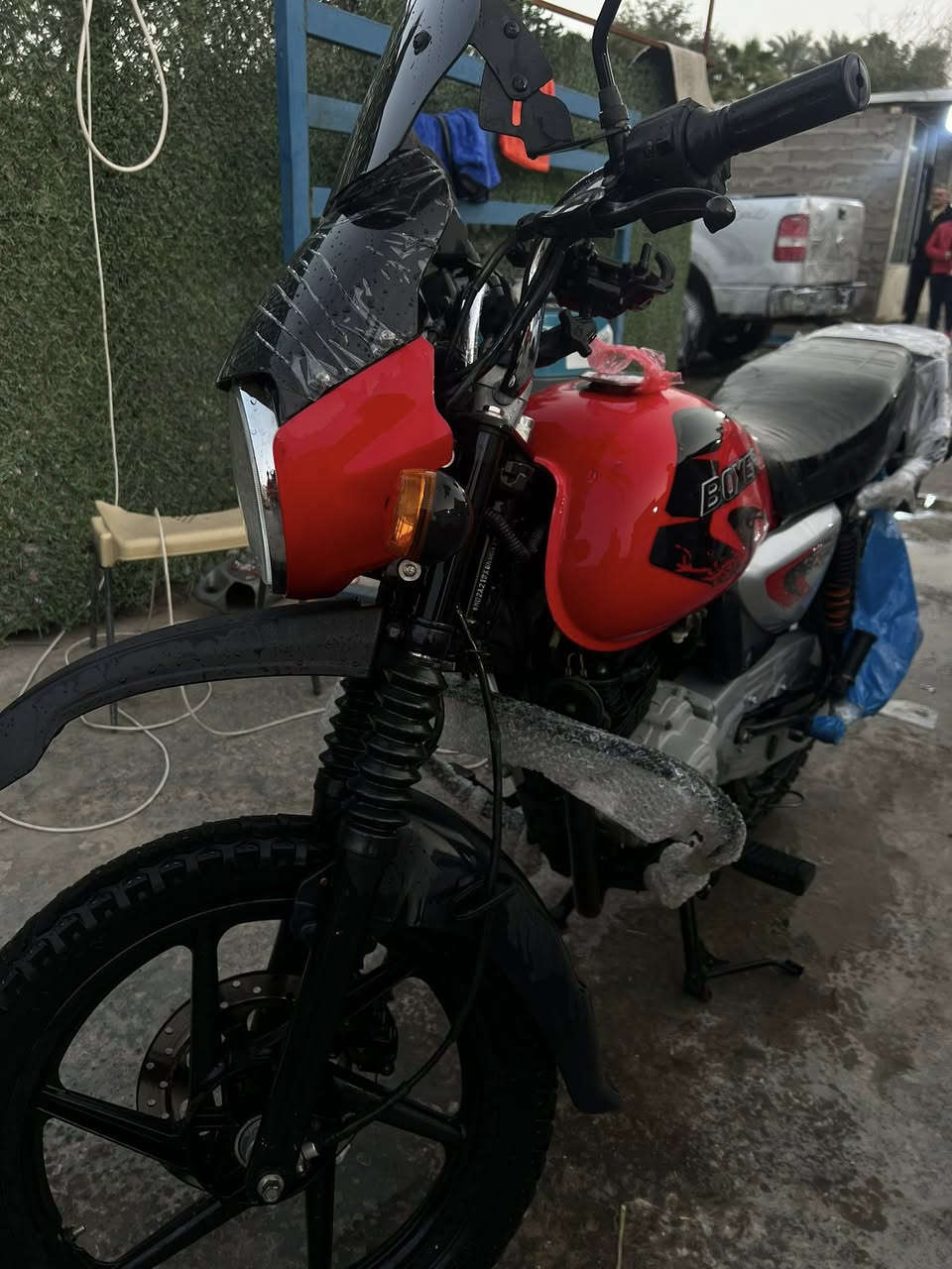 السلام عليكم بوكسر للبيع موديل 2022 مرقم بغداد لوحة وسنوية الدراجه جديده بمعنى الكلمه كلشي مناقصها الدراجه مكينه وكير مكفولات وخير من الله 
مكان الدراجه ديالى بعقوبة ( سبعه نيسان ) 
متوفر خاص واتصال ( *********** )
