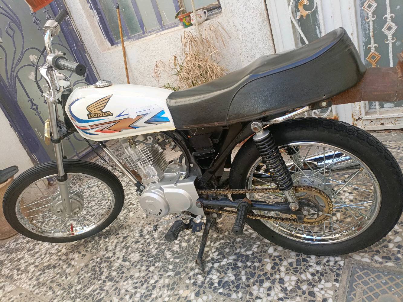 تفاصيل موجودة بالصورة