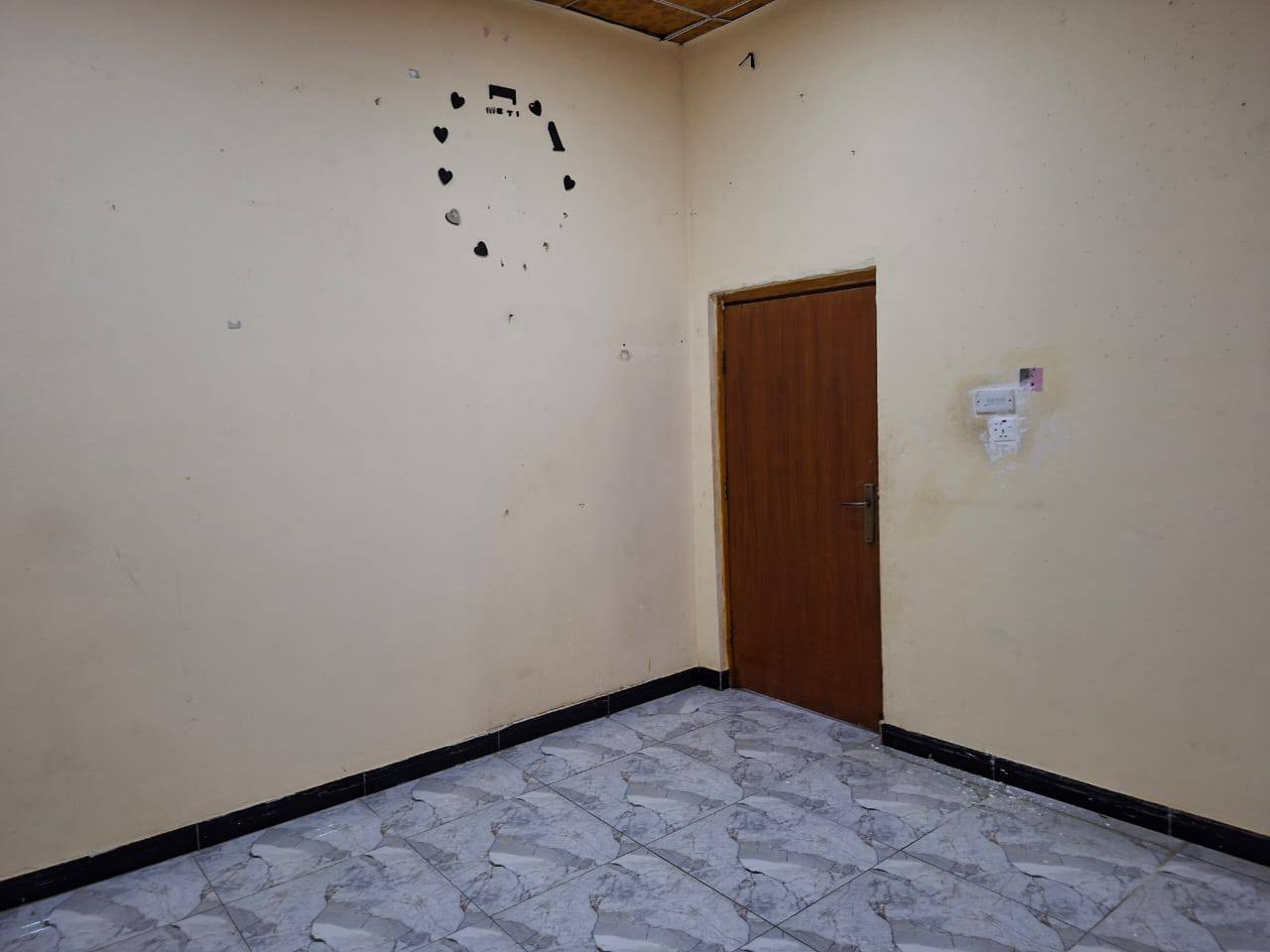 بيت للبيع حي 36 مساحته 250م طابق واحد سقف صب شارع ١٠م قرب مدرسة بيت العتيق 
يحتوي على غرفتين وصالة ومطبخ وبراني وصحيات خارجيه وداخليه 
السعر الكلي 180
مطلوب 80 مليون
للمصرف العقاري أقساط شهري 438 الف
بيد صاحب البيت 100 مليون
للاستفسار أتصال على الرقم
***********
