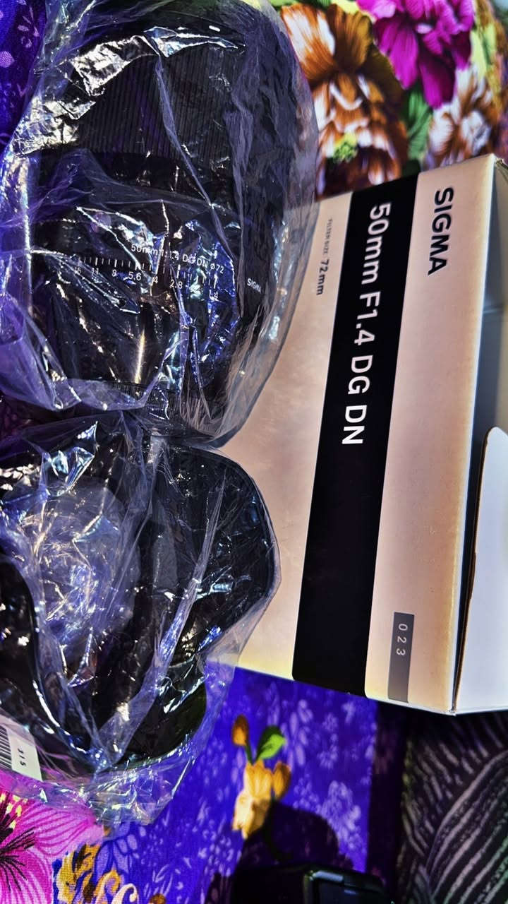 عدسة سيگما 50mm فتحة عدسة 1.4
للبيع او مراوس بـ عدسة سيگما 85mm فتحة عدسة 1.4

للتواصل ***********
