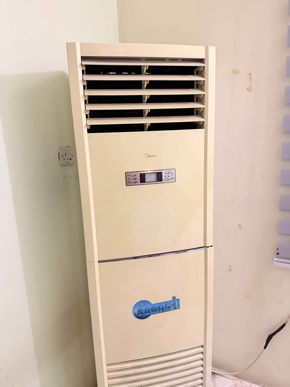 السلام وعليكم سبلت كنتوري عدد 2 
3 طن كلش مضيف وعلى الضمان مكان بغداد 
*********** بغداد, العراق
