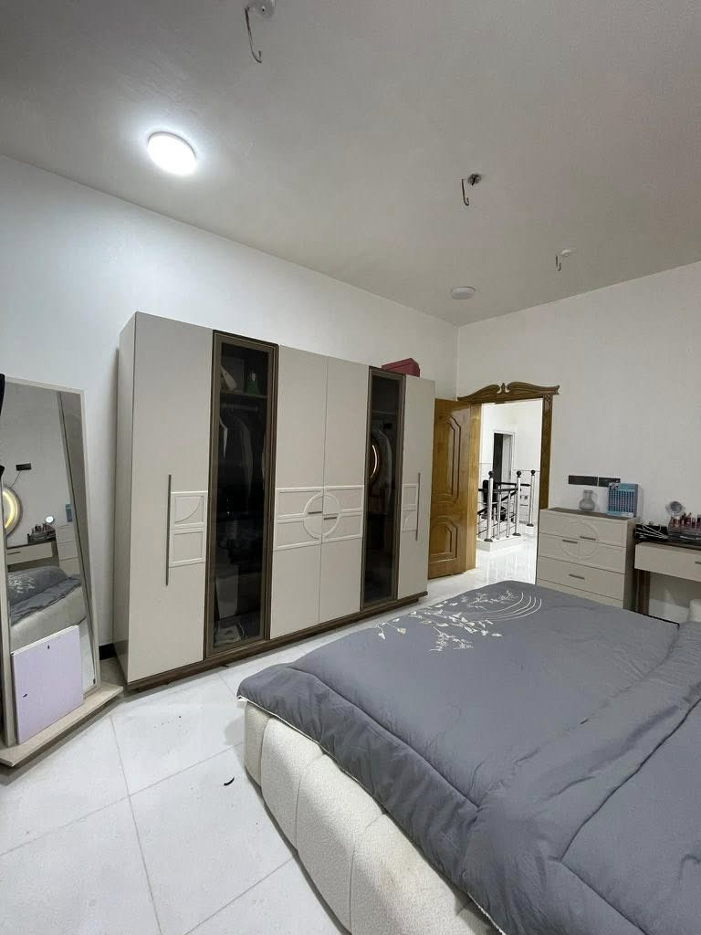 سلام عليكم بيت البيع قرب فندق البارون مساحه 100 متر طابقين بناء جديد وحديث يباع مع الثاث الشارع الرأيسي عرضه 8 متر والشارع الفرعي عرضه 6 متر رقم صاحب البيت الاستفسار والتوصيل التواصل على الرقم ***********
