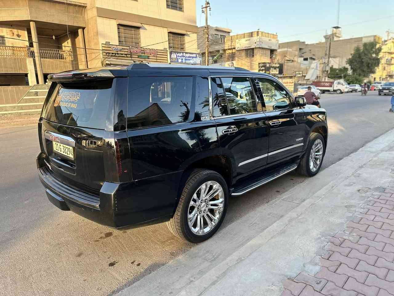 - يوكن ( SLT ) فول أعلى مواصفات المحرك المرغوب 5300
موديل :   2016
الون:       اسود🖤 
العداد: 160 حقيقي
الفئة : SLT

/حجم المحرك    ٨  سلندر  5300
/ فتحه
/ بصمه تشغيل + بصمة ابواب
/ رادار امامي مانع اصطدام 
/ رادار خلفي
/ رادارت جانبيه ( نقطه عمياء)
/ كشن السائق هزاز  للتنبيه ( مربوط مع الرادار)
/ كامراة دواره مع الاستيرن اصليه
/ كشنات جلد 
/ كشنات اماميه كهرباء
/كشنات خلفيه كهرباء
/ كشن السائق خزن ميوري 
/كشنات خلفيه متصله
/ كشنات تدفئه + تبريد 
/ باب خلفي كهرباء
/ استيرن كهرباء
/مرايات جانبيه كهربائيه ( شفط) + تعتيم 
/ فول تحكم استيرن جهتين + ستيرن تدفئة + ستيرن كهرباء
/حساسات امامي  خلفي
/ فور ويل 
/ لايت زنون
/ لايت وبك لايت ليد (LED)
/شاشه اماميه كبيره 
/شاشه عرض خلفيه
/ كشنات 7 راكب كهربائي 
/ تشغيل عن بعد 
/ تبريد مركزي ثلاث قطع
/ تحكم للتبريد الخلفي منفصل
/ منفذ كهرباء للعربه الخلفيه
/ سستم صوت اعلى فئه (BOSE)
/ نظام مكابح للعربه الخلفيه
/ نظام صعود مرتفعات
/ نظام سحب مقطورة 
/ نظام تحديد مسار ( نظام خطوط الشارع)
/ نظام معرفة ضغط الاطارات
/ انظمة مكابح
/ نظام تزحلق 
/ نظام توازن للطرق الوعره 
/ بصمه عدد
/ اسبيرها منازل 
تخم تاير جديد سيارة جديدة وتخبل وبلعافية على الياخذها 
وبقية المواصفات المعروفه السياره رقم سليمانيه بسمي 
السعر: 340 
للاستفسار ***********
