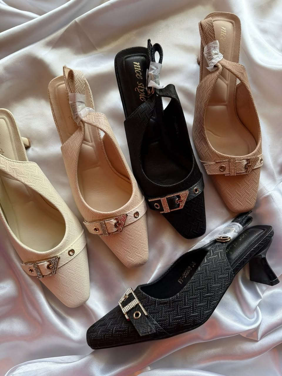 القياسات  من 37 إلى 41 🌹
خدمة توصيل متوفرة 🚚🚗


**إذا كنت صاحب هذا الإعلان وتريد حذفه لأي سبب، رجاءا أرسل رسالة إلى الدعم الفني**