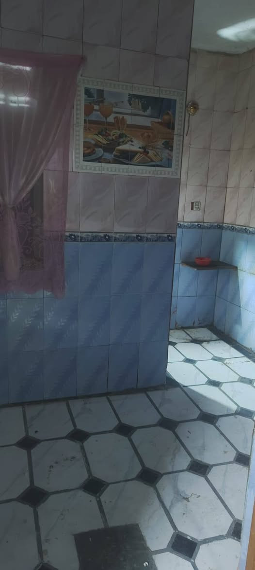 يوجد 100للرهن حي النصر يحتوي على غرفة وصالة واستقبال ومطبخ وتخاريج قيمة الرهن 30مليون للاستفسار ***********
