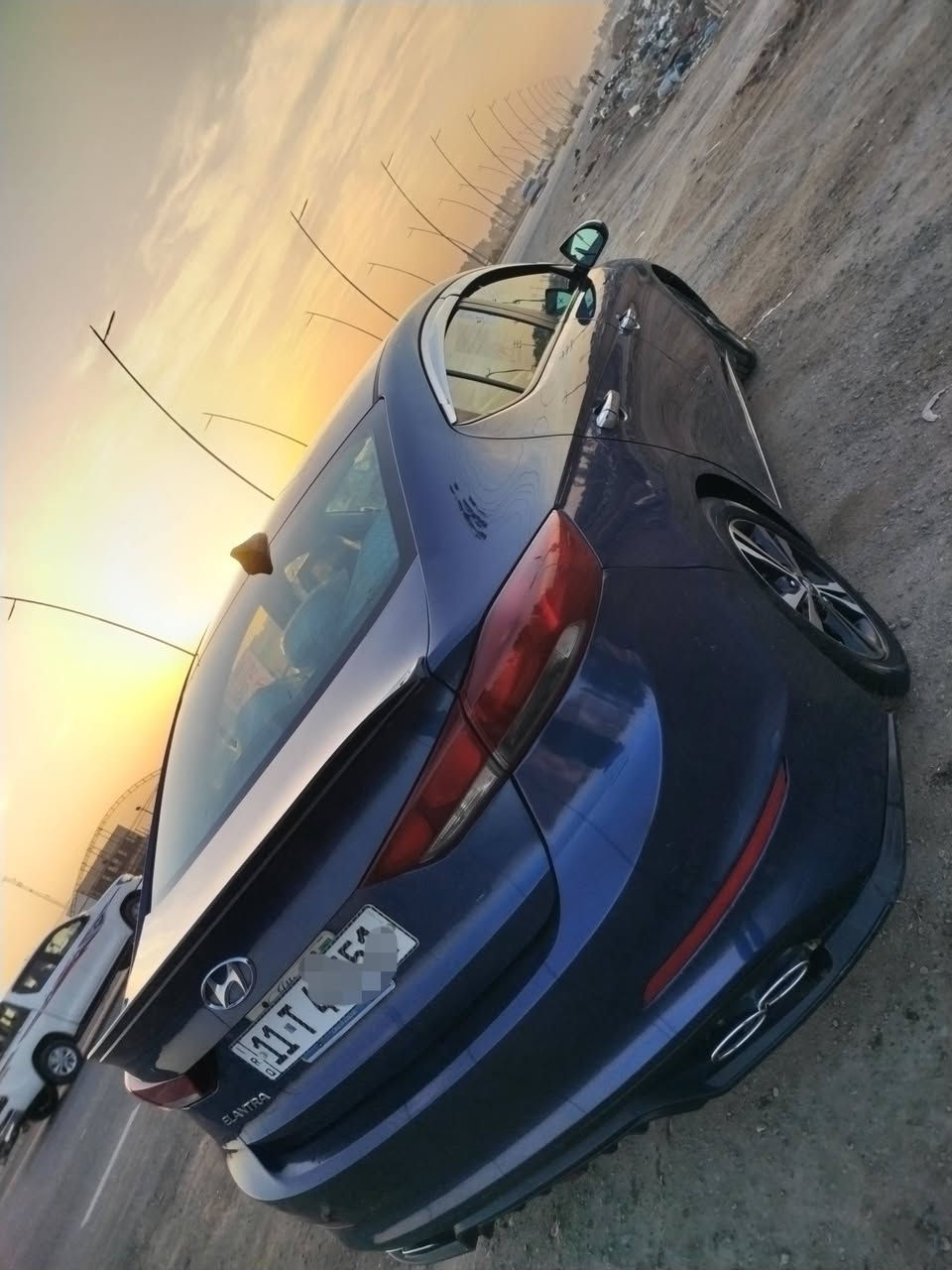 السلام عليكم 
للبيع بدون مراوس 
الالنتره ٢٠١٧ وارد أمريكي
رقم بغداد سنويه وهزه ورقم جديد   
سنويه لحد ٢٩ بسمي 
تحويل نفس اليوم. 
كير اوتو عادي مكفول 
مكينه 2000 لا تبخير لا تنقيص 
فقط صورت رواجز 
 ولف حماوه ومي راديتر جديد مبدل
كهربائيات مكفوله
 ويل كب.. تخم تاير 
شاشه كامره 
تبريد 🥶
تدفئ 🥵
صبغ ٣ قطع  و ٢ كلير يعني ٥ قطع
 فقط بدون دواخل 
تكمه ولغد وقماره كله مكفول
السونار مرفق مع الصور 
السعر١١٠ وبيه مجال 
المكان ديالئ بعقوبه 
اتقاطع القدس 
اتصل وادلل  
الرقم ***********
